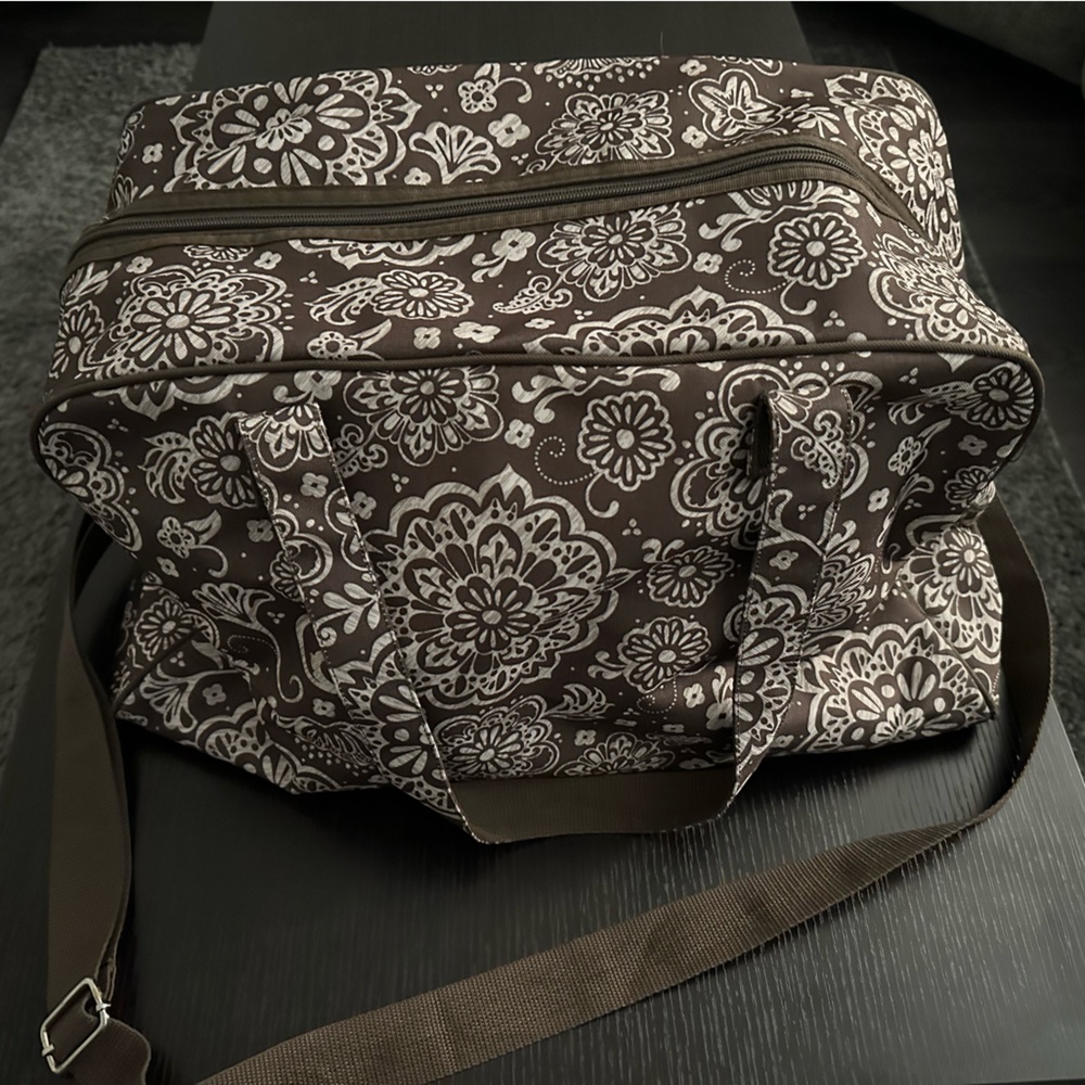 City Weekender by Thirty one in woodblock floral pattern. Excellentt condition